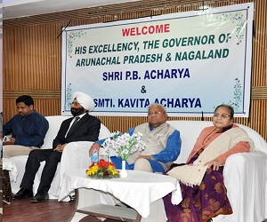 The Governor of Arunachal Pradesh Shri P.B. Acharya and the States First Lady Smt Kavita Acharya  with the members of various communities from different parts of the country working in the State at Naharlagun on 7th March 2017.